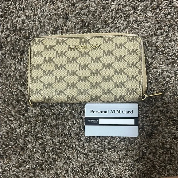 Michael Kors Brown Wallet Classic Design - Picture 3 of 3